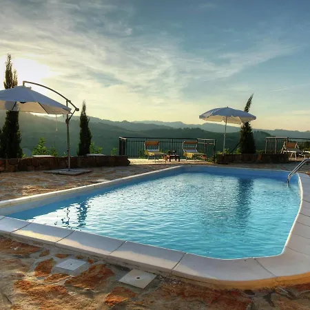 Casa de Férias Picturesque Holiday In With Shared Pool *