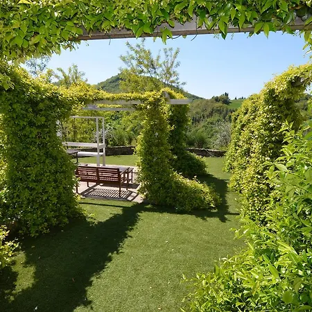 Picturesque Holiday In With Shared Pool *