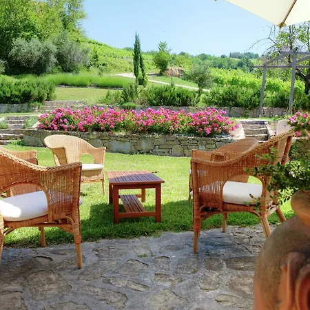 Picturesque Holiday In With Shared Pool Casa de Férias